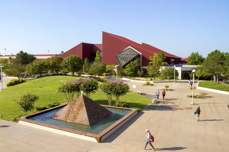 OCCC-Main-Campus-with-Students-IMG_5391