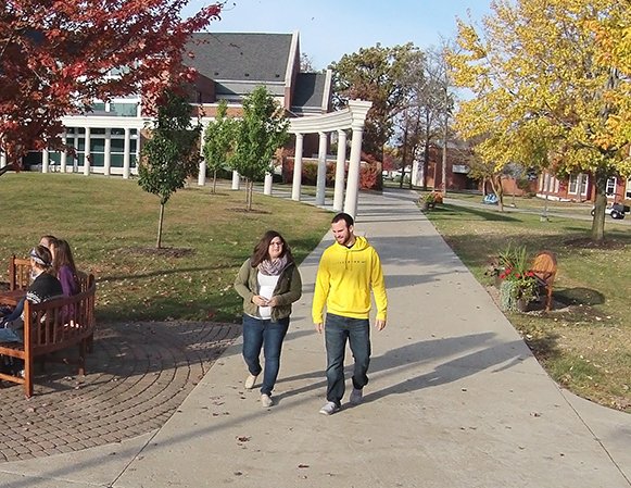 Defiance College students on campus 2